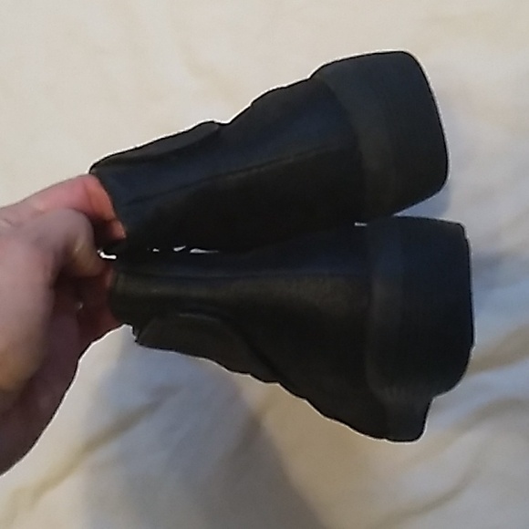 NWT Women's Sketchers black scotchguard bootie or shoe size 6 - Picture 5 of 10